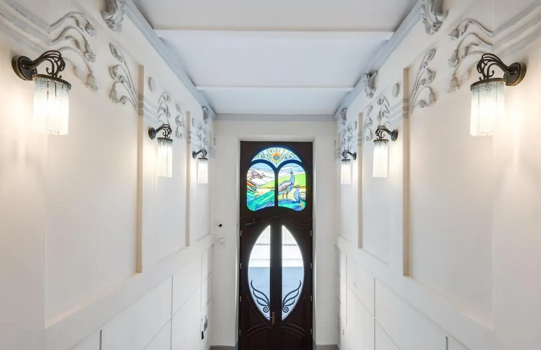 Old Town Apartments - B20-1